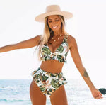 Bikini Estampado de Hojas con Vuelos en las Caderas y Top