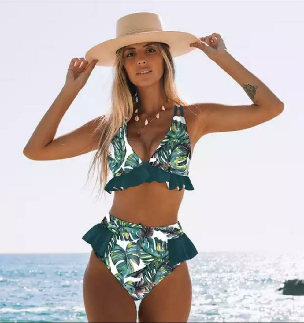 Bikini Estampado de Hojas con Vuelos en las Caderas y Top